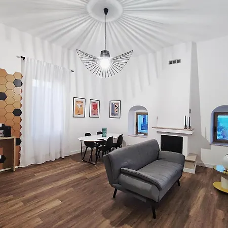Domus Enea Apartamento *